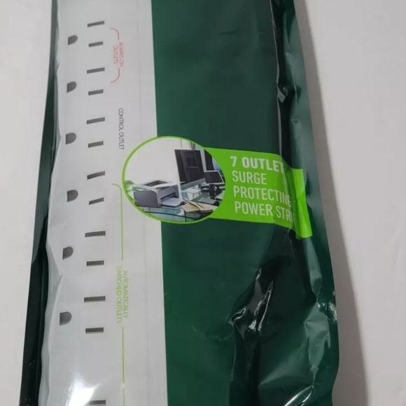 One Greenlite Tier 1 Advanced 7 Outlet Surge Power Strip 1440 Joules For TV, PC - Picture 3 of 5